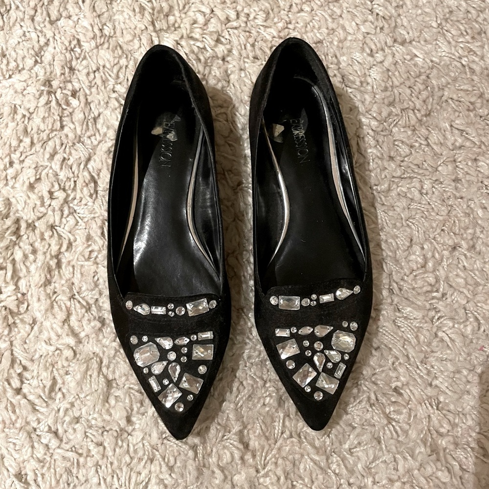 Women pointed toe shoes in size 8